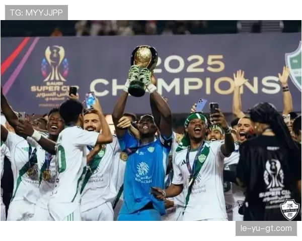 亚运足球赛场激情绽放：精彩进球集锦点燃观众热情