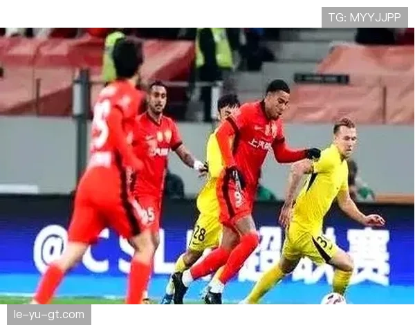 中超赛季回顾：巅峰对决激荡绿茵，黑马异军突起谁将续写新传奇