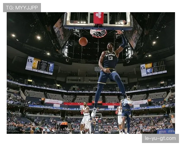 埃文·莫布里内线护框提升防守效率，季后赛对抗篮下优势明显