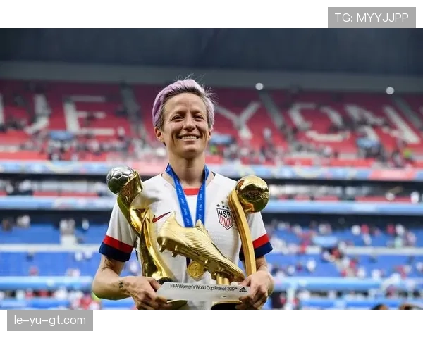 梅根·拉皮诺赛后直接穿西装走红毯，这姐是真不在乎别人怎么看啊