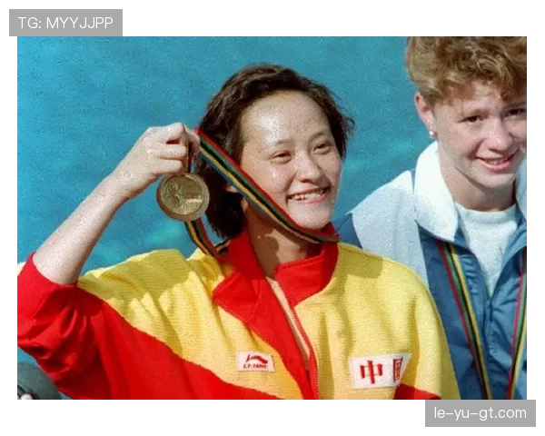 彭帅退役后晒素颜逛菜场，这松弛感是真·放下了？