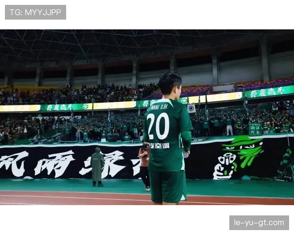 上海申花边路威胁不强，是否过于依赖中路推进，影响球队整体进攻节奏